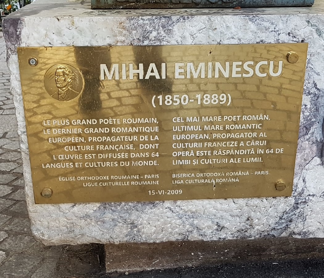 Statue poete roumain Mihai Eminescu 3